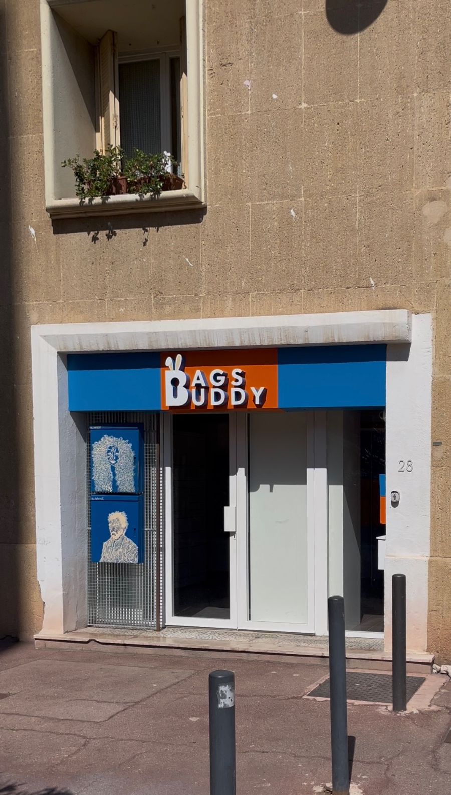 Consigne à clés connectée BagsBuddy – casiers Marseille Vieux-Port Panier, 28 rue de la Loge